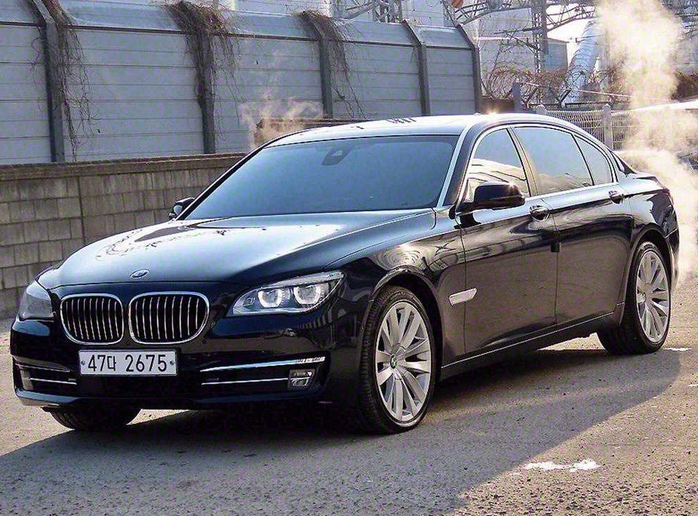 BMW 7시리즈 750 사진 2