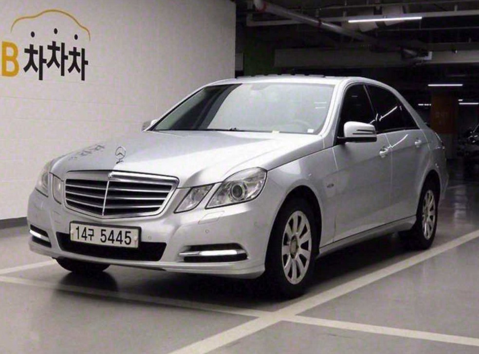벤츠 E 클래스 E200 CGI 아방가르드 사진 2