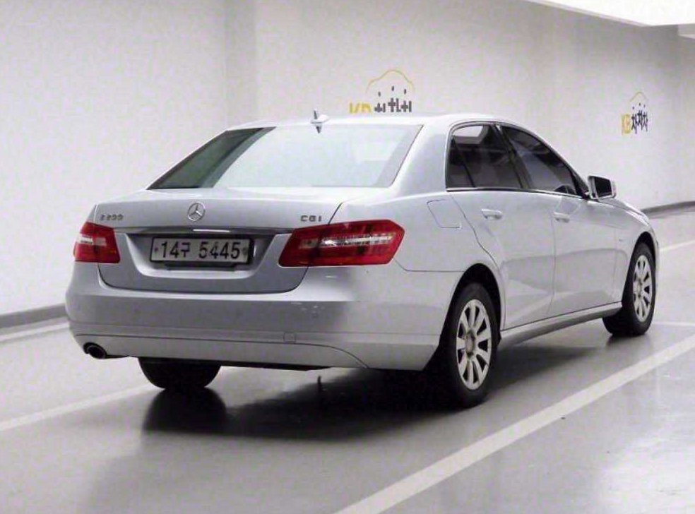 벤츠 E 클래스 E200 CGI 아방가르드 사진 4