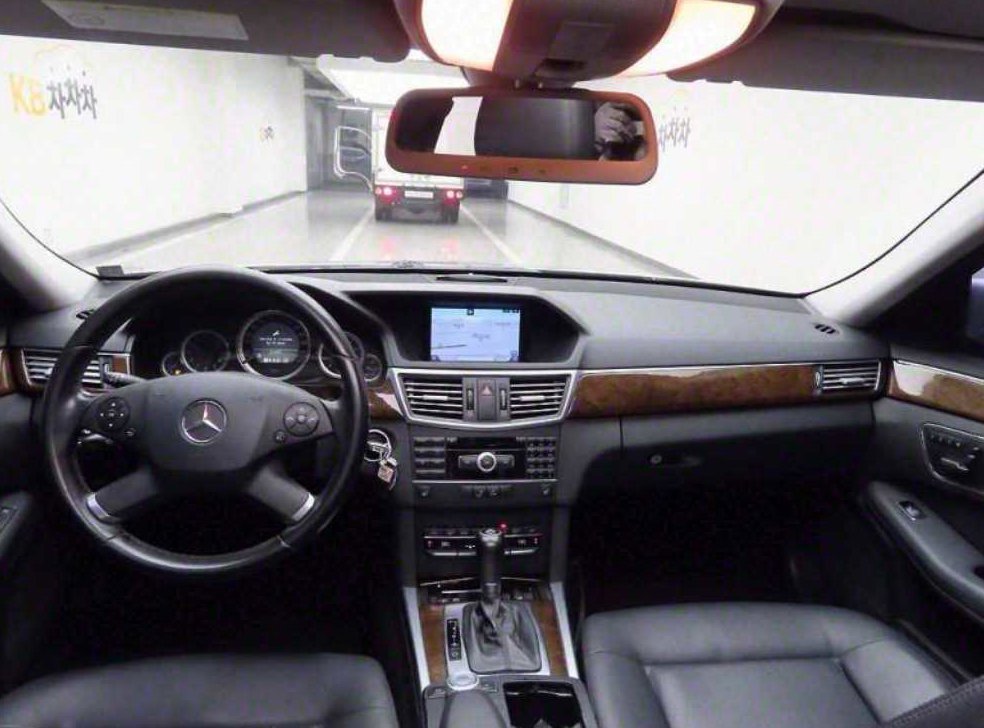 벤츠 E 클래스 E200 CGI 아방가르드 사진 8