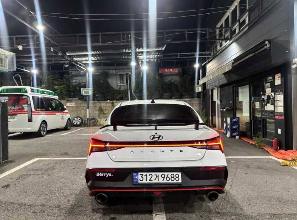 현대 아반떼 2.0 N 사진 4