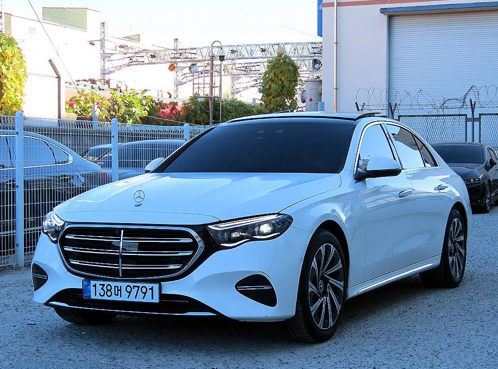 벤츠 E 클래스 E300 4MATIC 익스클루시브 사진 2