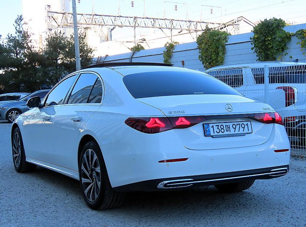 벤츠 E 클래스 E300 4MATIC 익스클루시브 사진 3