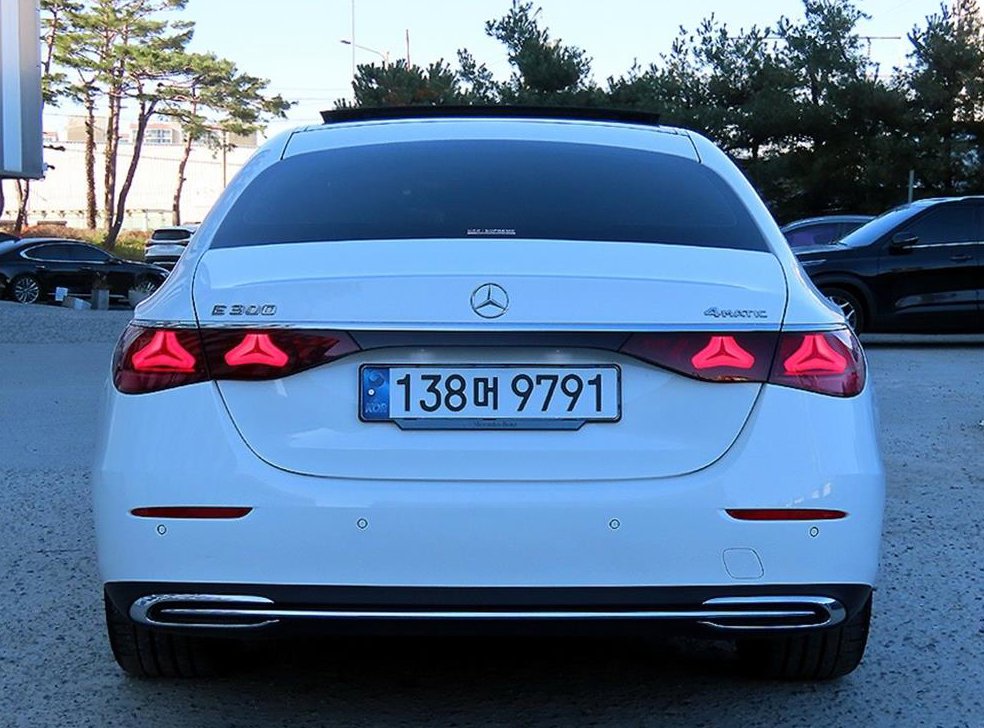 벤츠 E 클래스 E300 4MATIC 익스클루시브 사진 4