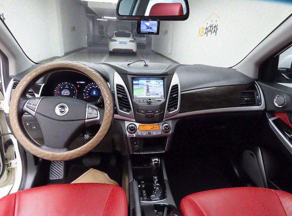 KG모빌리티(쌍용)  코란도 4WD 2.0 CVT 사진 6