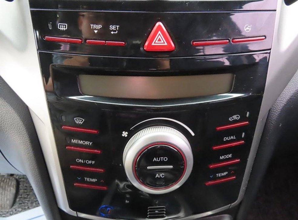 KG모빌리티(쌍용)  티볼리 가솔린 2WD 1.6 LX 사진 16
