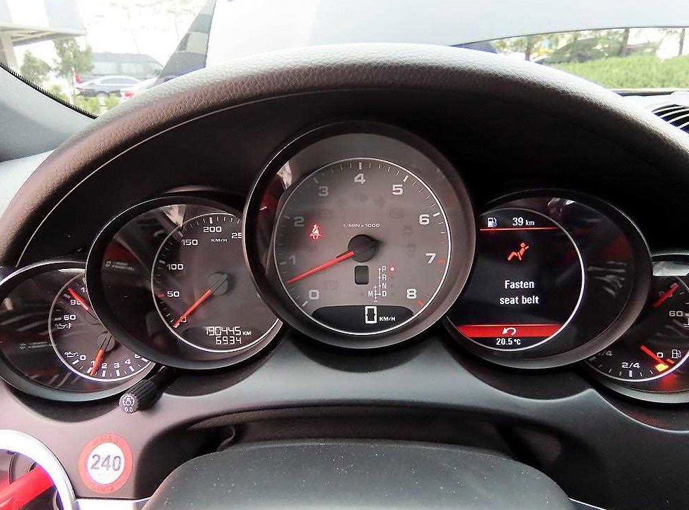 포르쉐 카이엔 4.8 S 사진 9