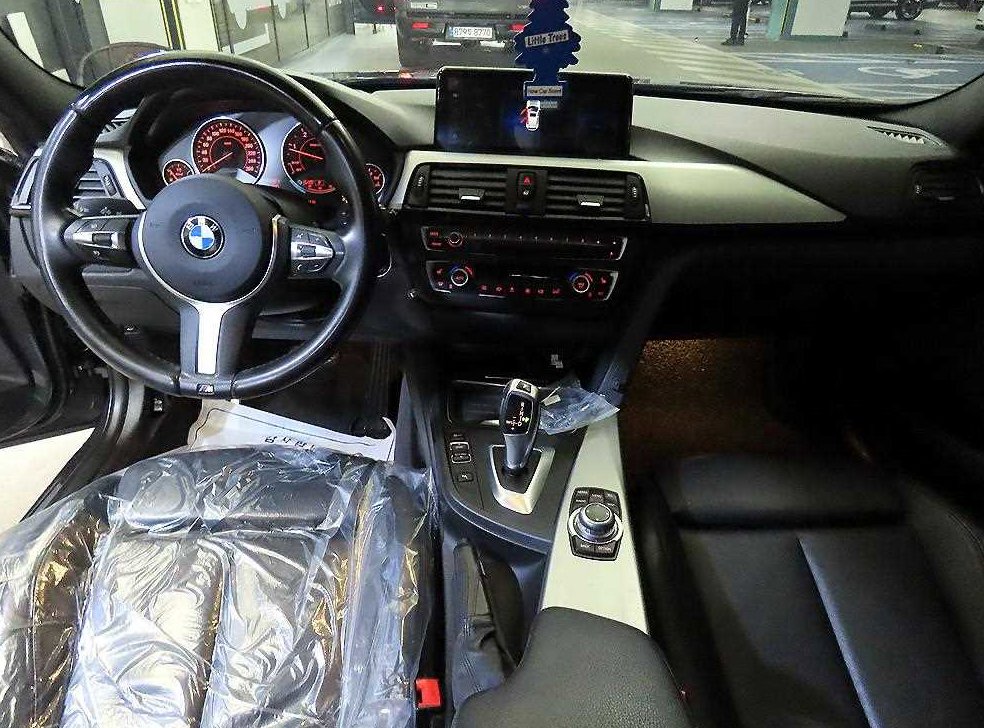 BMW 3시리즈 320d 투어링 사진 10