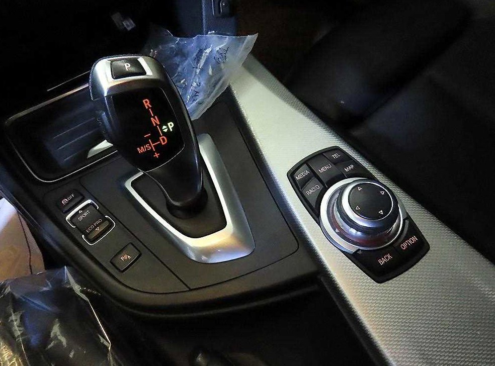 BMW 3시리즈 320d 투어링 사진 12