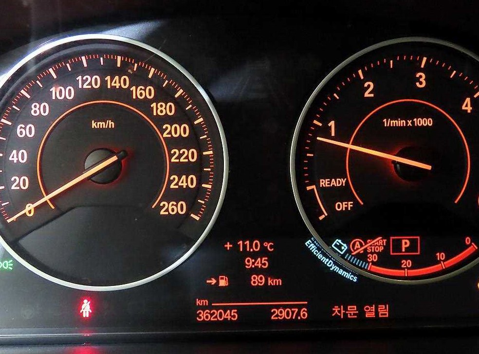 BMW 3시리즈 320d 투어링 사진 9