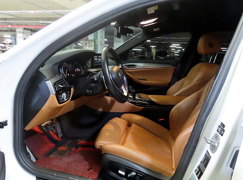 BMW 5시리즈 530i M 스포츠 사진 6