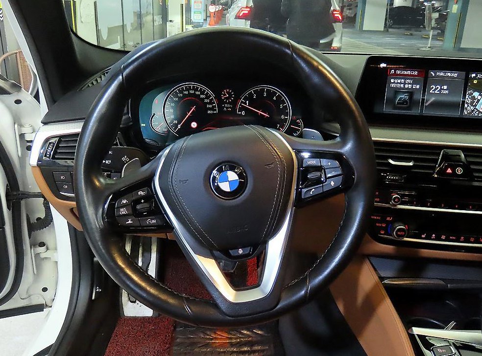BMW 5시리즈 530i M 스포츠 사진 8