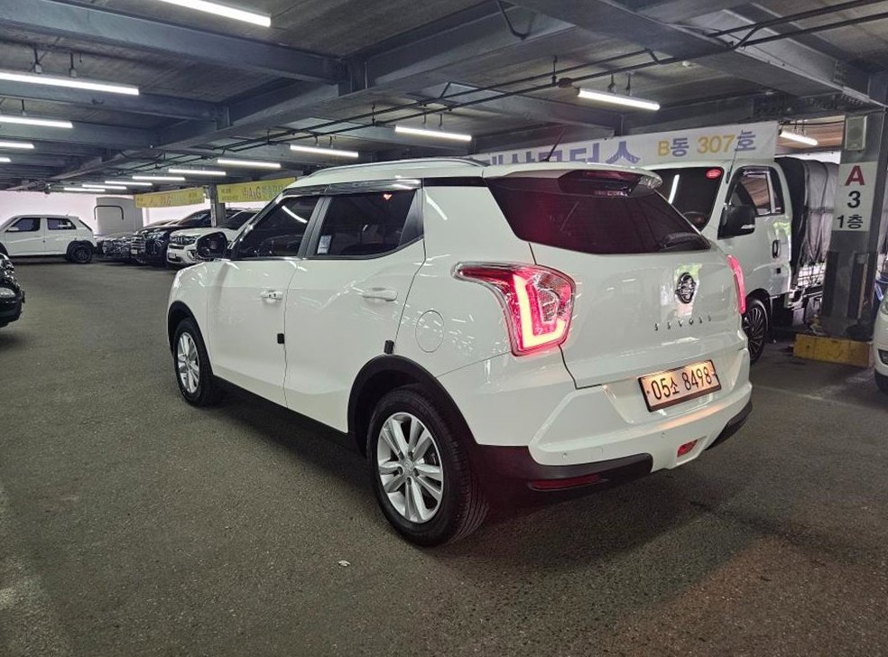 KG모빌리티(쌍용)  티볼리 2WD 가솔린 VX 사진 4