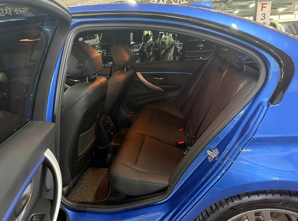 BMW 3시리즈 320i M 스포츠 사진 14