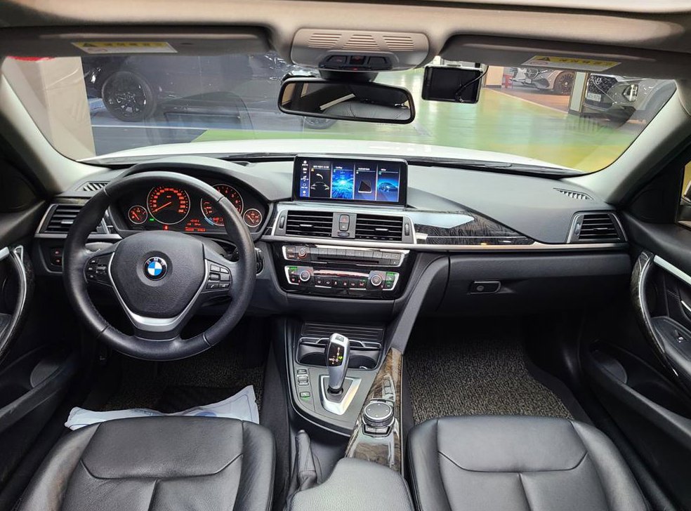 BMW 3시리즈 320i 럭셔리 사진 10