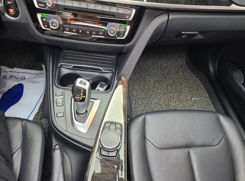 BMW 3시리즈 320i 럭셔리 사진 15