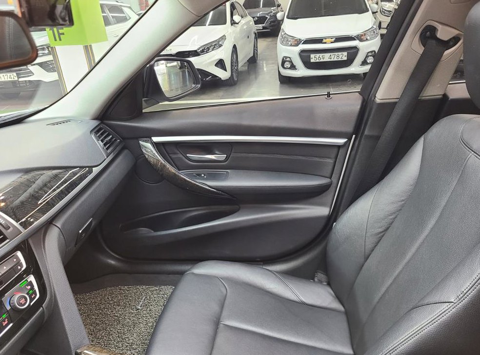 BMW 3시리즈 320i 럭셔리 사진 16