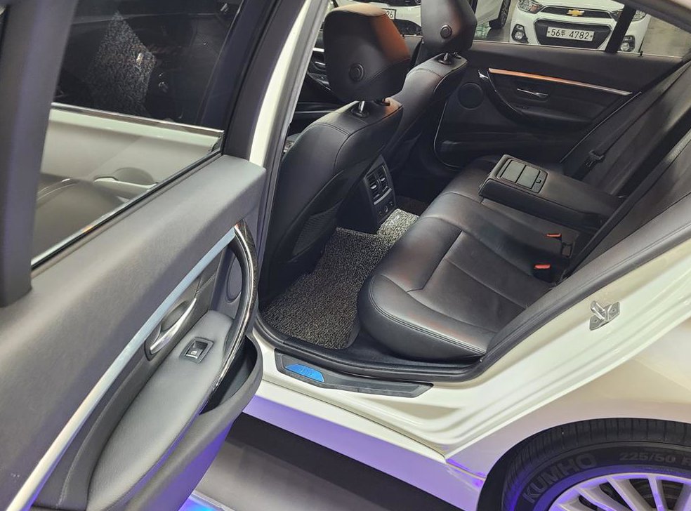 BMW 3시리즈 320i 럭셔리 사진 17