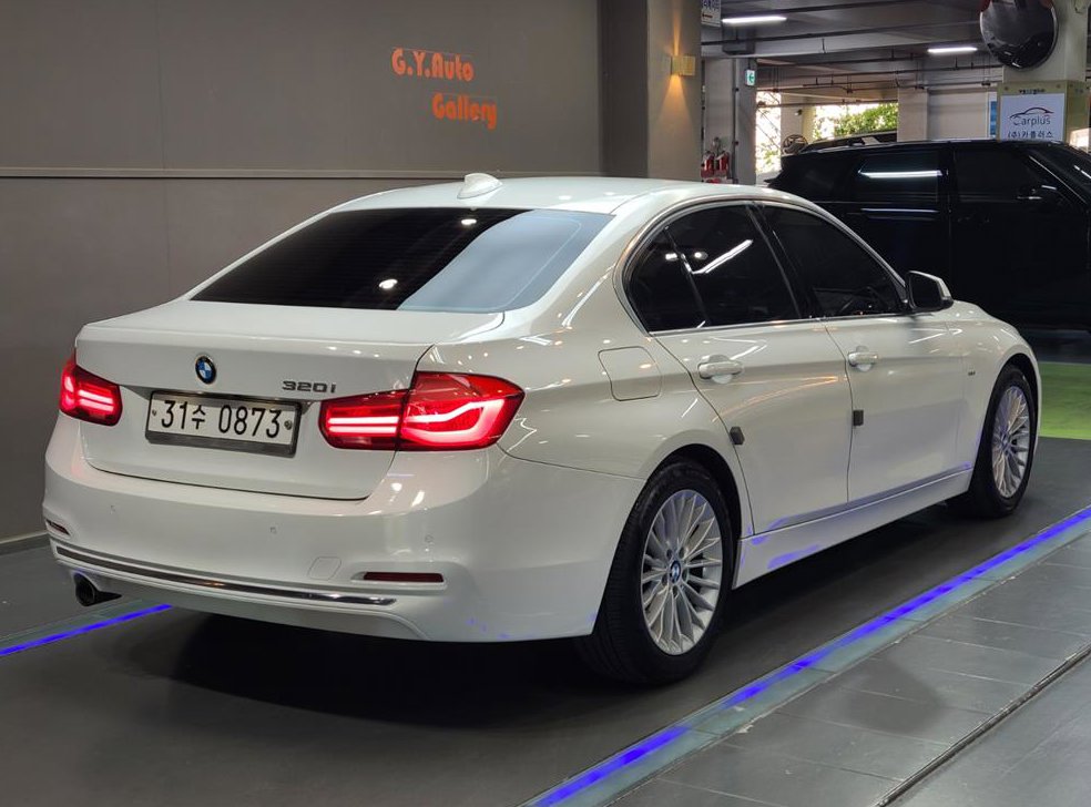 BMW 3시리즈 320i 럭셔리 사진 4