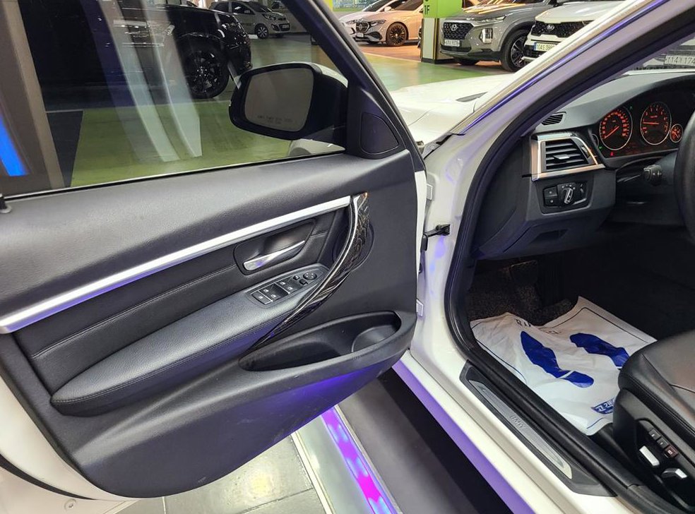 BMW 3시리즈 320i 럭셔리 사진 8