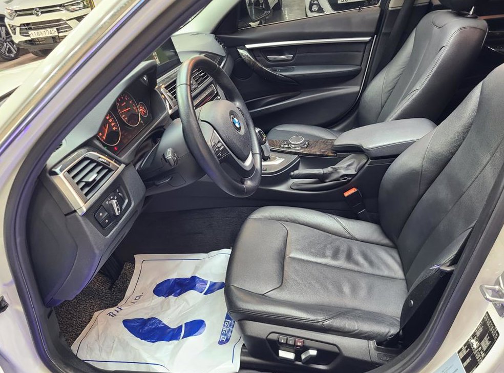 BMW 3시리즈 320i 럭셔리 사진 9