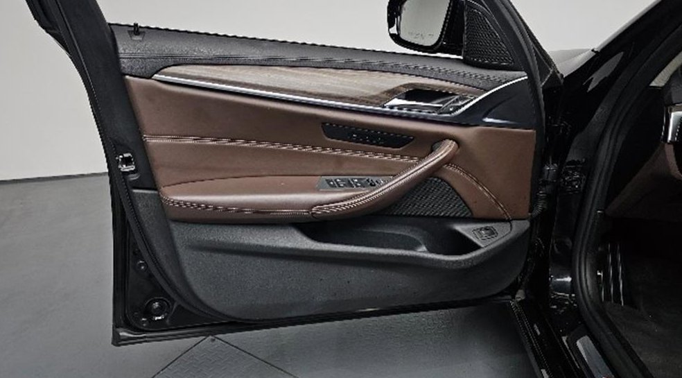 BMW 5시리즈 520d M 스포츠 플러스 사진 13