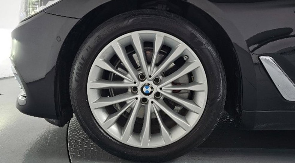 BMW 5시리즈 520d M 스포츠 플러스 사진 5