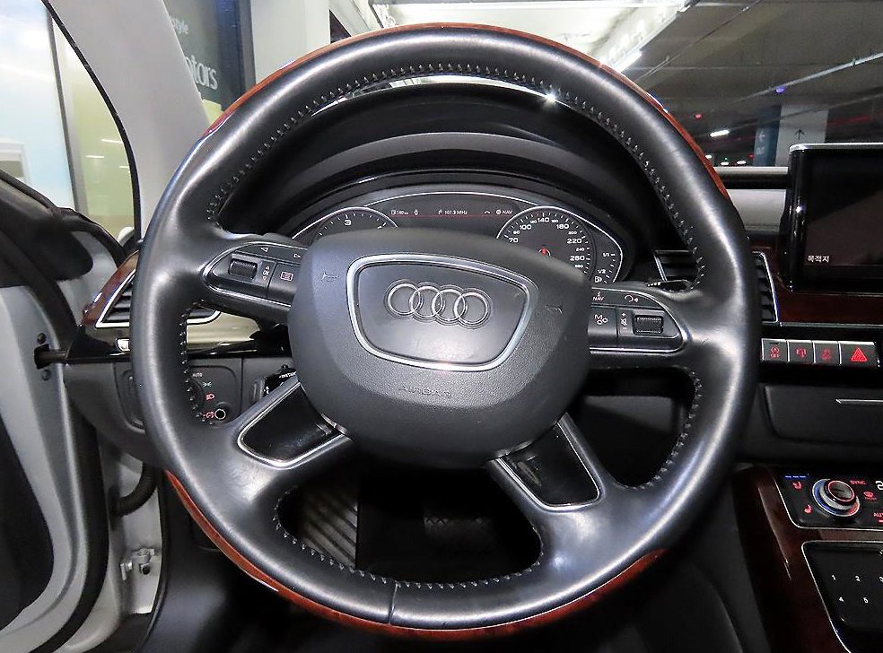 아우디 A8 3.0 TDI 콰트로 LWB 사진 8
