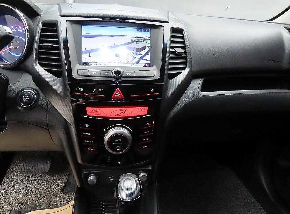 KG모빌리티(쌍용)  티볼리 디젤 4WD 1.6 LX 사진 14