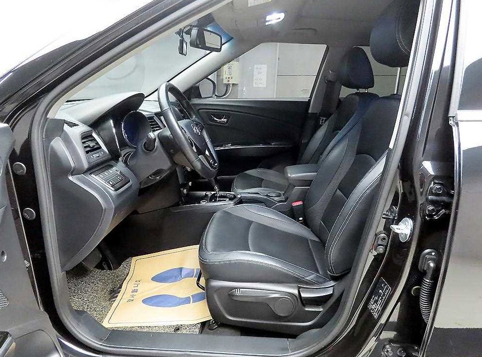 KG모빌리티(쌍용)  티볼리 디젤 4WD 1.6 LX 사진 5
