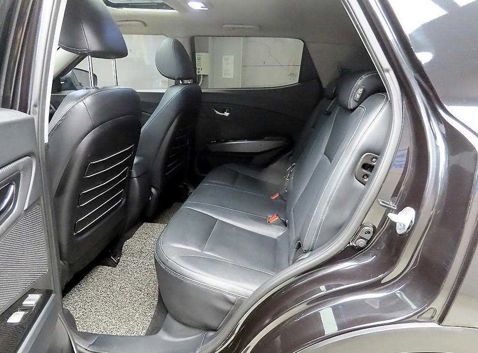 KG모빌리티(쌍용)  티볼리 디젤 4WD 1.6 LX 사진 6