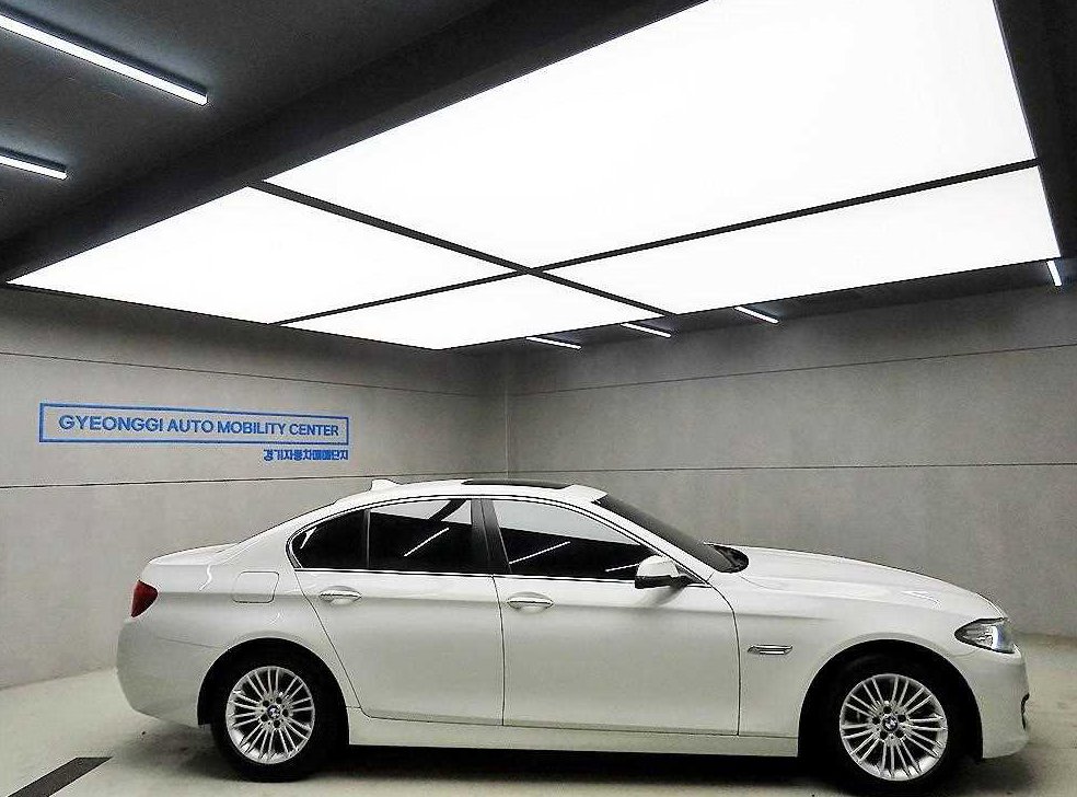 BMW 5시리즈 520d 사진 2