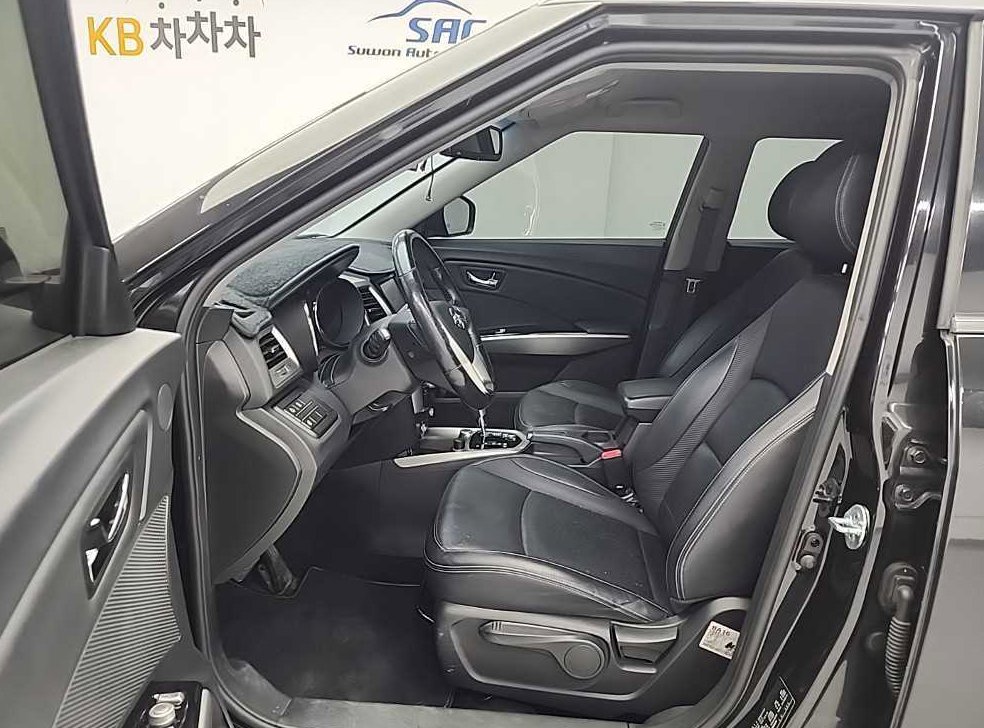 KG모빌리티(쌍용)  티볼리 가솔린 2WD 1.6 LX 사진 11