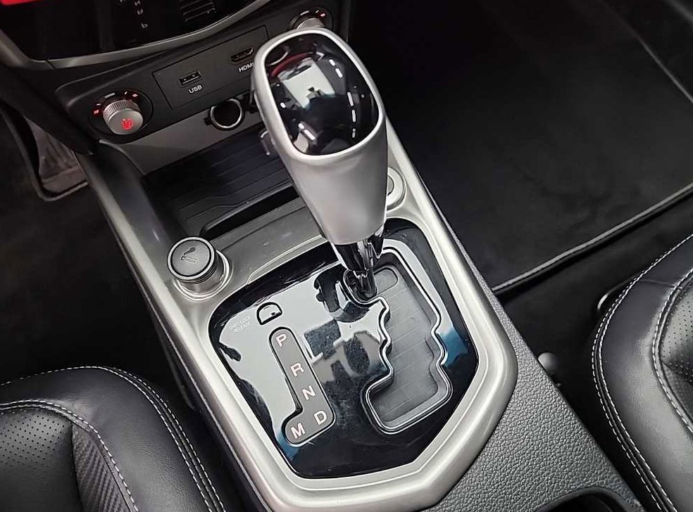 KG모빌리티(쌍용)  티볼리 가솔린 2WD 1.6 LX 사진 8