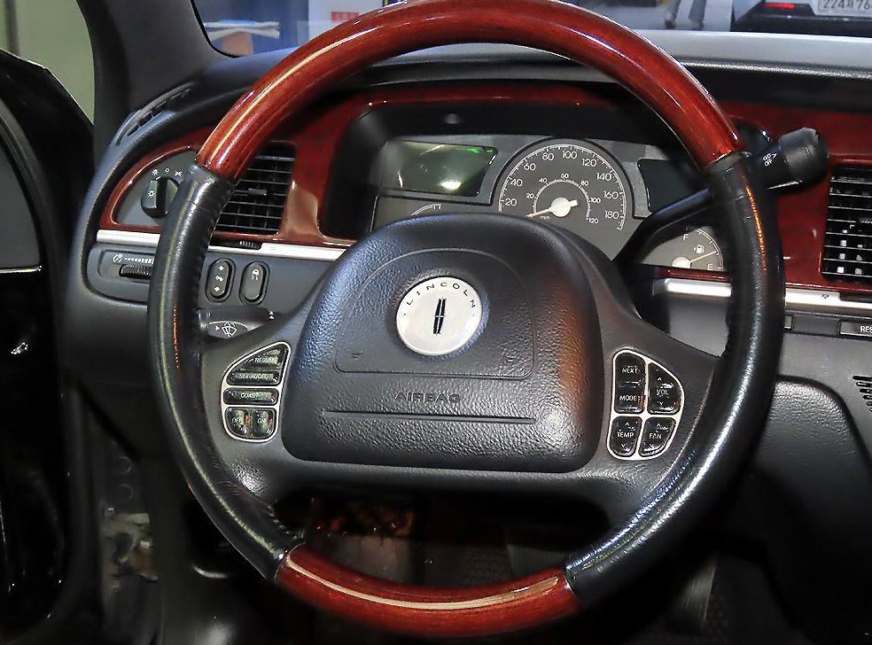 링컨 타운카 4.6 V8 사진 8