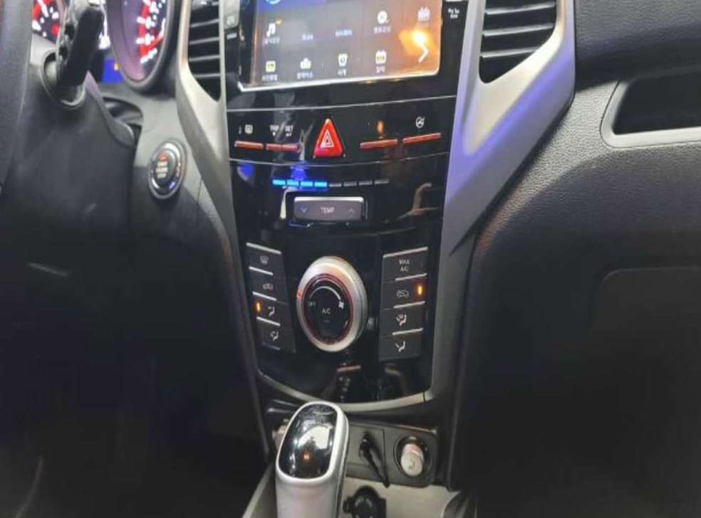 KG모빌리티(쌍용)  티볼리 가솔린 2WD 1.6 VX 사진 14