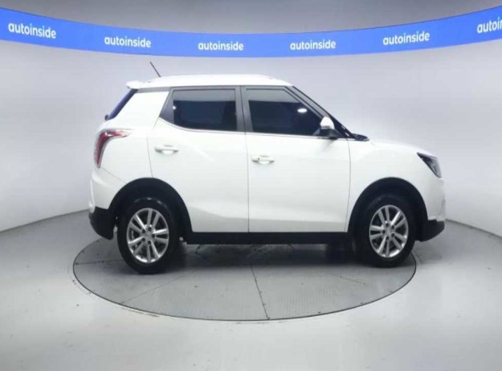 KG모빌리티(쌍용)  티볼리 가솔린 2WD 1.6 VX 사진 3