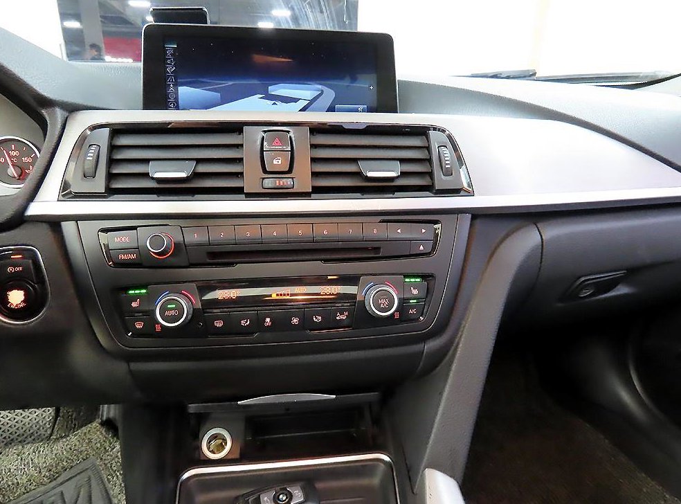 BMW 3시리즈 320d 사진 14