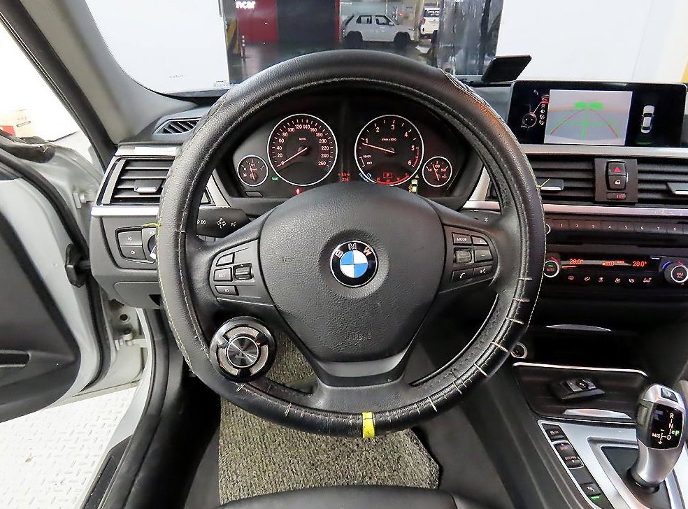 BMW 3시리즈 320d 사진 9