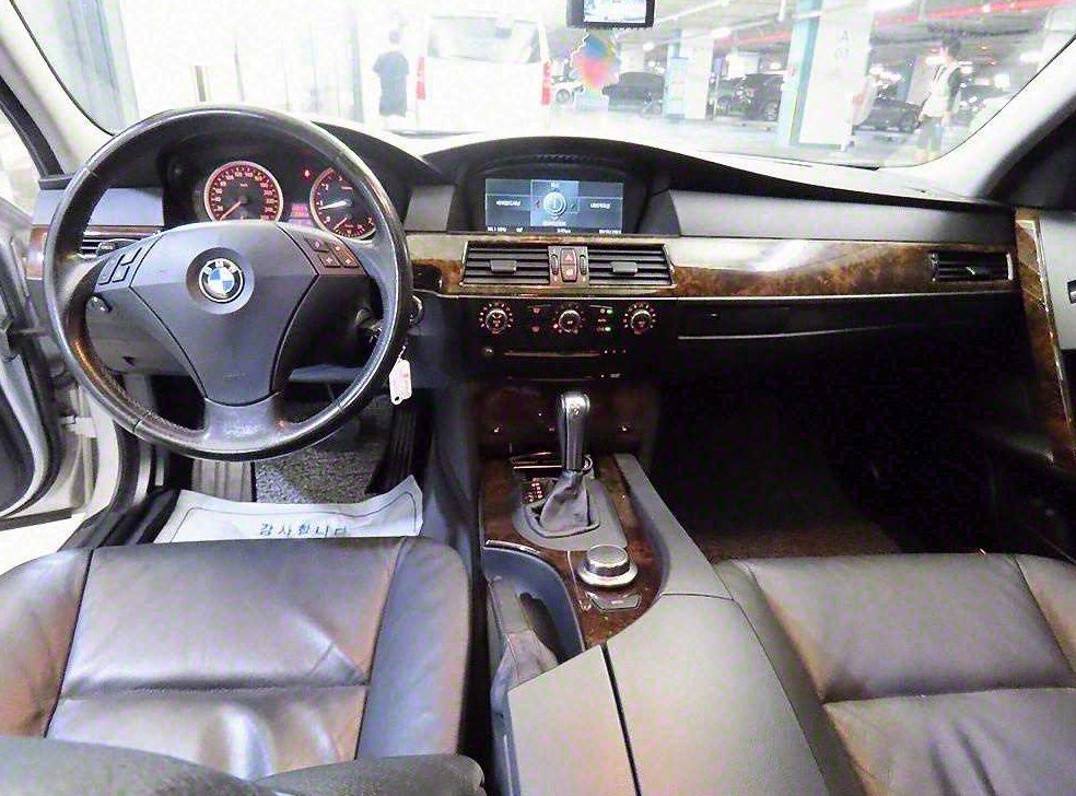 BMW 5시리즈 523i 사진 10