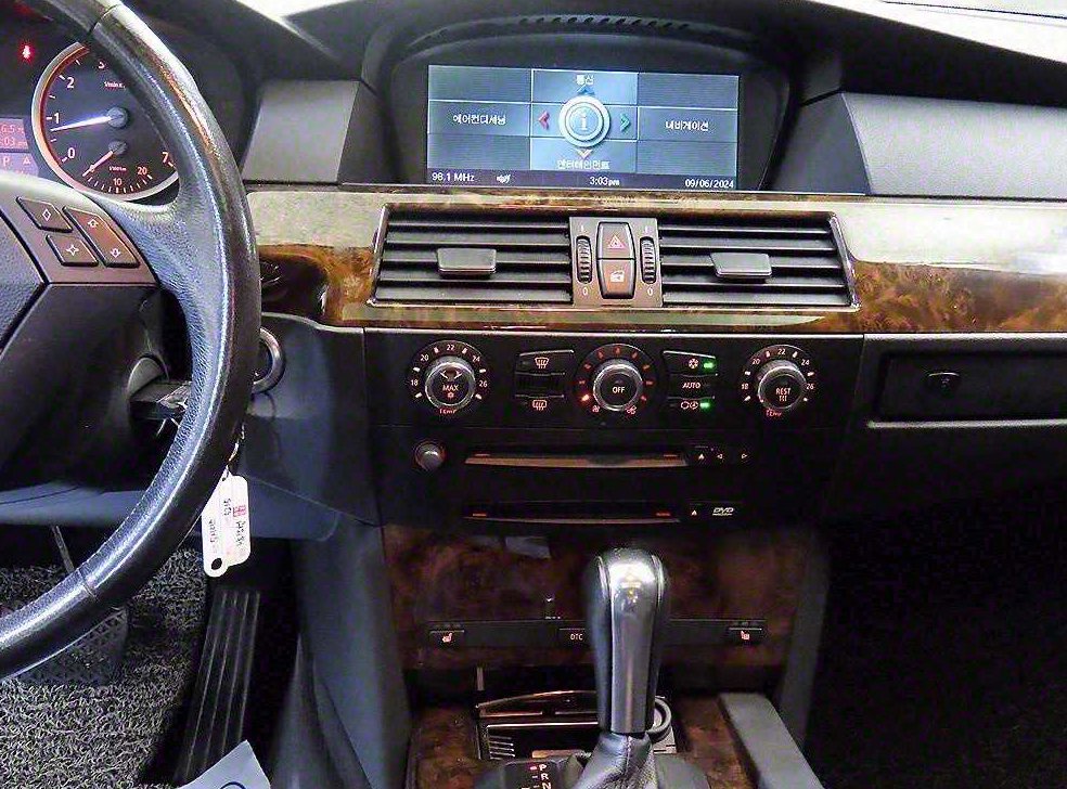 BMW 5시리즈 523i 사진 11