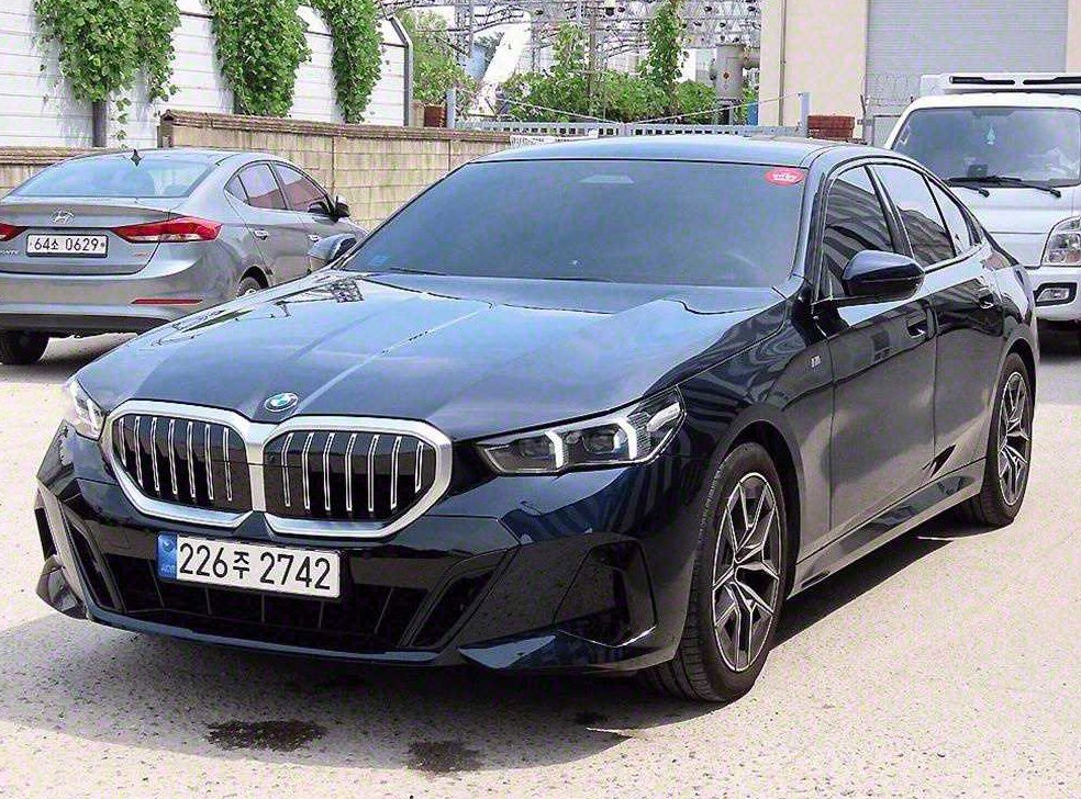 BMW 5시리즈 520i 사진 2