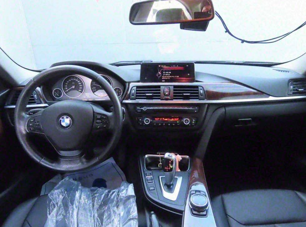 BMW 3시리즈 320d 사진 8