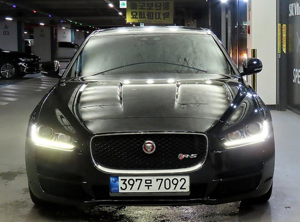 재규어 XE 2.0D 포트폴리오 사진 2