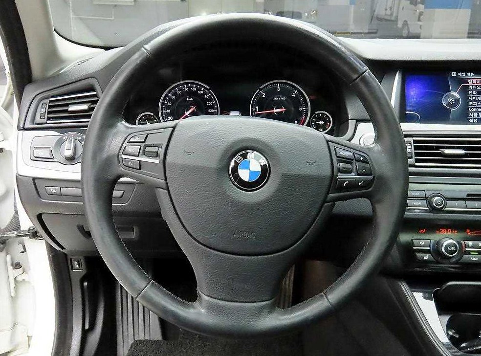BMW 5시리즈 520d 사진 7