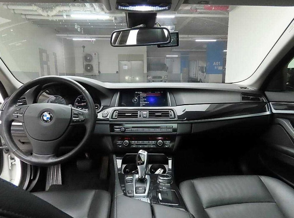 BMW 5시리즈 520d 사진 8