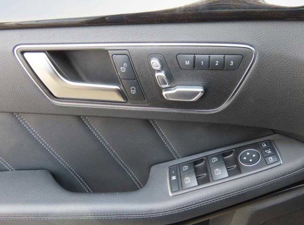 벤츠 E 클래스 E220 블루텍 아방가르드 사진 12