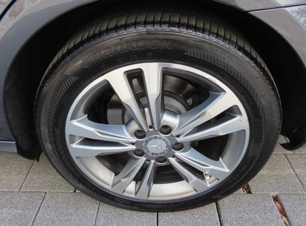 벤츠 E 클래스 E220 블루텍 아방가르드 사진 17