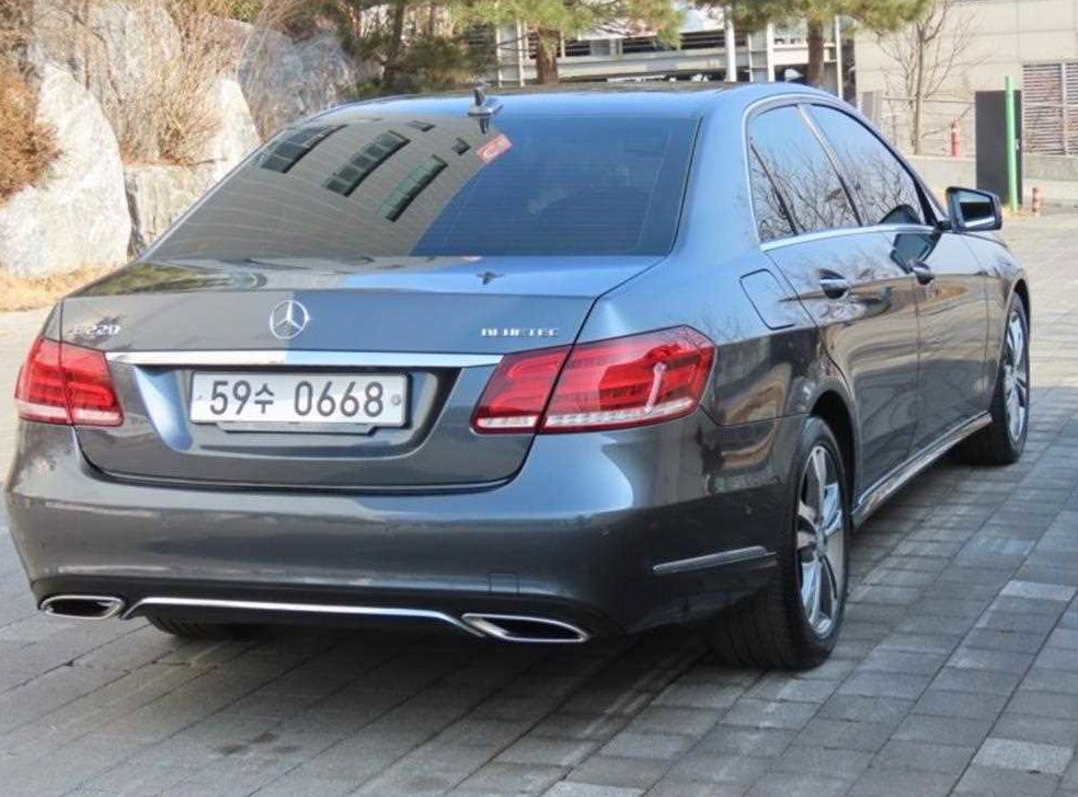 벤츠 E 클래스 E220 블루텍 아방가르드 사진 3