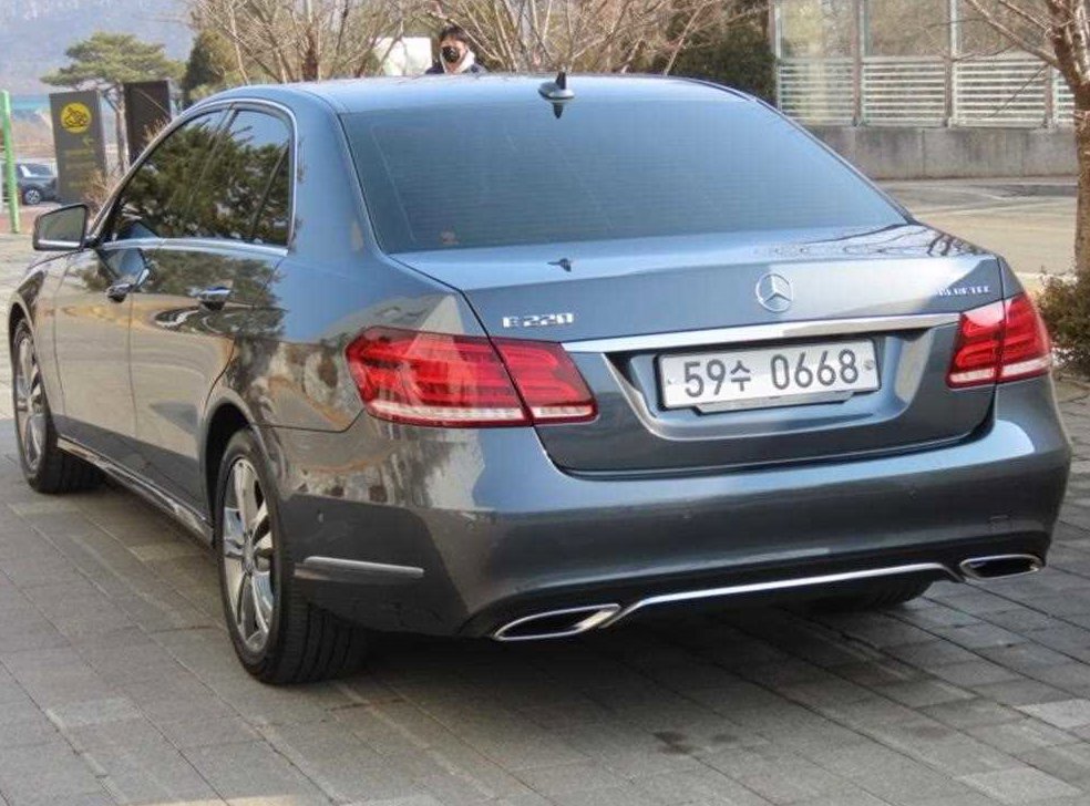벤츠 E 클래스 E220 블루텍 아방가르드 사진 4